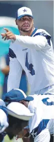 ?? GUS RUELAS/THE ASSOCIATED PRESS ?? Dallas Cowboys quarterbac­k Dak Prescott runs a drill at training camp in Oxnard, Calif., on Tuesday.