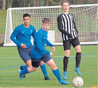  ??  ?? Riverside Tayport (blue) beat Broughty United 3-0 in an U/17 Dave Pullar League clash at Craigie 3G.