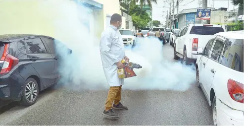  ?? F.E ?? Operativos de fumigación contra el dengue en diferentes sectores de SDO.