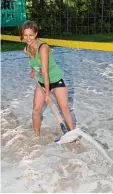  ?? Archivfoto: Thorsten Jordan ?? Die Volleyball­erinnen des FC Penzing (im Bild Romana Kohlhund) haben ihren Beachplatz vorbereite­t: Ab Donnerstag finden dort wieder Turniere statt.