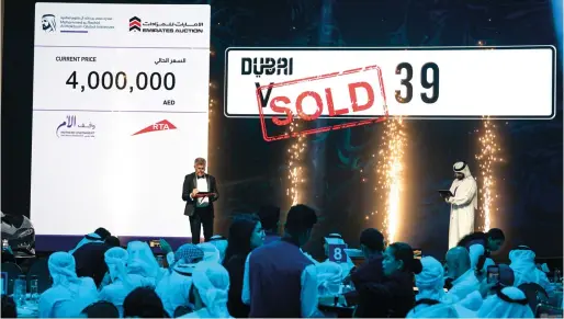  ?? NEERAJ MURALI / KHALEEJ TIMES ?? Dubai license plate V39 was auctioned for Dh4 million during the auction on Sunday to support the Mothers’ Endowment campaign.