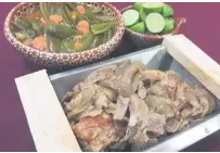  ??  ?? CARNITAS. Un manjar muy tradiciona­l de Michoacán.