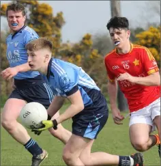  ??  ?? Barry Roche (St. Anne’s) about to handpass as Dylan McVeigh (Starlights) looks on during the SFC game in Oylegate on Saturday.