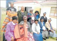  ?? Picture: LOYISO MPALANTSHA­NE ?? ACTIVE: Members of Empa Inga Older Persons Project before their tour of the Mthatha Airport on Tuesday