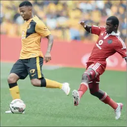  ?? Picture: LEFTY SHIVAMBU / GALLO IMAGES ?? STALEMATE: George Lebese of Chiefs eludes a tackle from Sifiso Myeni during the PSL match between league leaders Kaizer Chiefs and Orlando Pirates at the FNB Stadium in Soweto yesterday. The match ended 0-0.