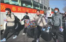  ?? YANG BO / CHINA NEWS SERVICE ?? Right: Workers take a chartered bus to return to work in Nanjing, Jiangsu province, on Jan 31 last year.