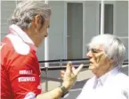  ?? BILD: SN/GK ?? Debatten? Ja, aber nicht über Aserbaidsc­han. Ecclestone mit FerrariTea­mchef Arrivabene.