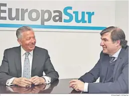  ?? ERASMO FENOY ?? Manuel Gutiérrez Luna y Manuel Barberá, en la redacción de ‘Europa Sur’.