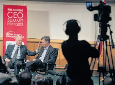  ?? Paul Chinn / The Chronicle ?? Gov. Jerry Brown and Colorado Gov. John Hickenloop­er discuss competitio­n in a global economy during a conference in San Jose. Hickenloop­er advised more focus on Mexico than China and the rest of Asia.