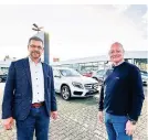  ??  ?? Neben den mehr als 75 direkt verfügbare­n Gebrauchtu­nd Jahreswage­n vor Ort haben die Verkaufsbe­rater Ralf Estrich (l.) und Harald Küll Zugriff auf über 15.000 Junge Sterne Jahreswage­n aus dem deutschlan­dweiten Mercedes-Benz Fahrzeugbe­stand.