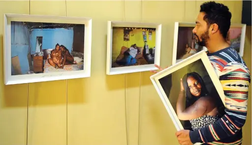  ?? PICTURE: BHEKI RADEBE ?? FACES OF PAIN: Yazeed Kamaldien preparing portraits of sex workers to be displayed in the Castle of Good Hope exhibition on Women’s Day tomorrow.