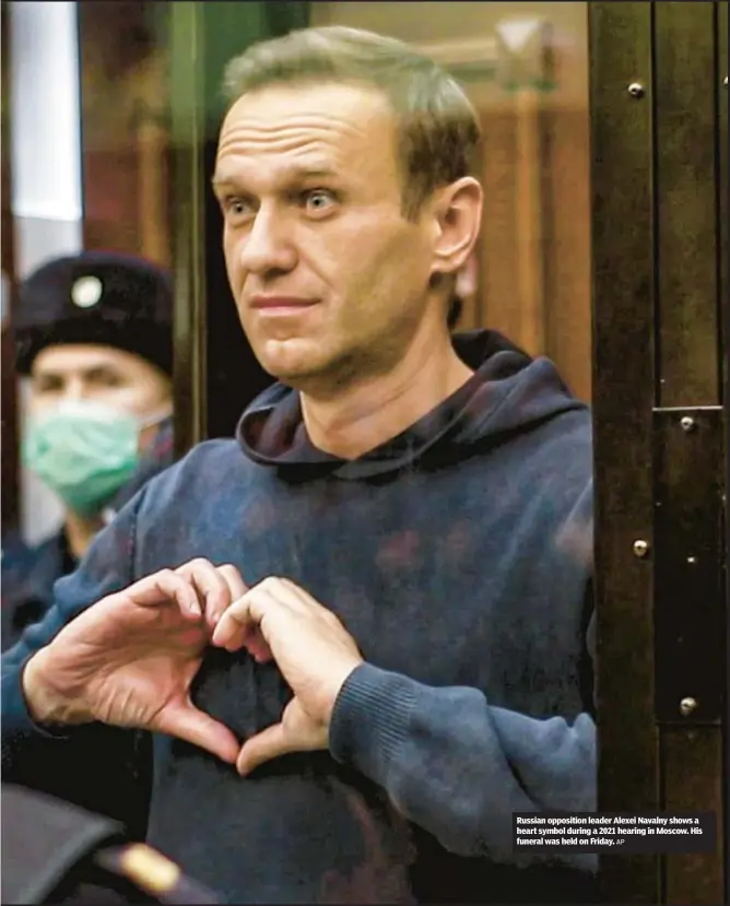  ?? AP ?? Russian opposition leader Alexei Navalny shows a heart symbol during a 2021 hearing in Moscow. His funeral was held on Friday.