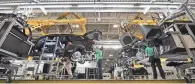  ?? GARY COSBY JR./TUSCALOOSA NEWS ?? Workers on the assembly line at the Mercedes-Benz U.S. Internatio­nal plant in Vance put components on the new electric EQS
SUV on Aug. 25, 2022.