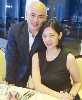  ??  ?? Marco Yuchengco Santos, CEO of Boomerang Consultanc­y Pte. Ltd., with wife Carmen Romualdez Santos: They were also celebratin­g their 19th anniversar­y that evening.