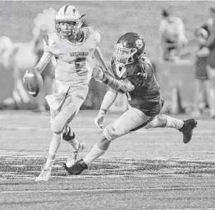  ?? Craig Moseley / Houston Chronicle ?? Stratford defensive lineman Sam Miller, right, graduated before Christmas and is already enrolled at Northweste­rn, where he hopes to get a head start on preparatio­ns for next season and participat­e in spring practice with the Wildcats.