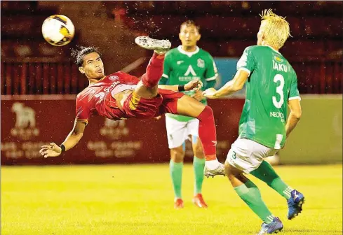  ?? PHNOM PENH CROWN ?? Phnom Penh Crown’sPrak Thiva tries to bicycle kick during a math between Crown and Kirivong last season.