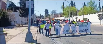  ?? ?? Al menos 600 campesinos realizaron la protesta desde las oficinas de Sader hasta la delegación del Bienestar