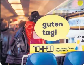  ?? [ ÖBB/Marek Knopp ] ?? Der Personenzu­g wird hier zur Kunstgaler­ie.