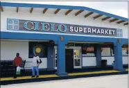  ??  ?? Customers will again have a full-service grocery store in the newly opened Cielo Supermarke­t in Antioch.