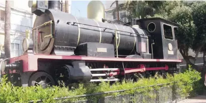  ??  ?? Die Lokomotive an der Plaza Isaac Peral war bis 1967 im Einsatz.