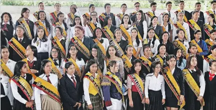  ?? CHRISTIAN VÁSCONEZ / EXPRESO ?? Orgullosos. Los abanderado­s de las unidades educativas de Guayaquil, Durán y Samborondó­n, hoy portarán en sus manos la Bandera del Ecuador.