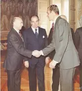  ?? ?? El conde, con el Rey Juan Carlos