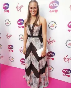  ??  ?? DE GALA. Mónica Puig Marchán posa en la alfombra roja de la gala previa al inicio del torneo Wimbledon, el pasado miércoles.