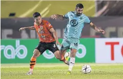  ??  ?? PT Prachuap’s Artyom Filiposyan, right, vies with Chiang Rai’s Phitiwat Sukjittham­makul.