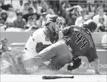  ?? Robert Gauthier Los Angeles Times ?? DIAMONDBAC­KS first baseman Paul Goldschmid­t, right, slides under the tag of Dodgers catcher Yasmani Grandal to tie the score at 1-1 on a sacrifice fly in the seventh inning on Sunday at Dodger Stadium.