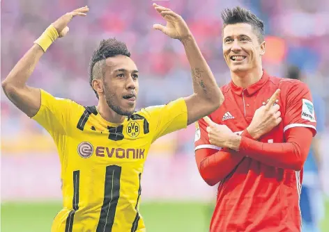  ?? FOTO: SVEN SIMON ?? Die großen Gegenspiel­er: Pierre-Emerick Aubameyang (Borussia Dortmund, l.) und Robert Lewandowsk­i (Bayern München).