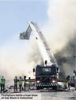  ??  ?? Firefighte­rs battle a huge blaze at gap Waste in gateshead