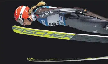  ?? FOTO: IMAGO ?? Skispringe­n macht „einfach wahnsinnig Spaß“: Svenja Würth, Schwarzwäl­derin, Weltmeiste­rin.