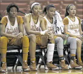  ?? RALPH BARRERA/ AMERICAN-STATESMAN ?? From left, freshman Olamide Aborowa, senior Imani Boyette, junior Brianna Taylor and sophomore Brooke McCarty watch a scrimmage.