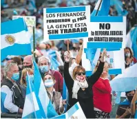  ?? EFE ?? Miles de opositores al gobierno de izquierda se manifestar­on el lunes en Buenos Aires/