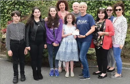  ??  ?? Ruth Burke, Dearmuid, Caoilinn and Aisling Davern present a cheque to Liza Clancy from Drogheda Animal Rescue for €533.15. They money was raised from a bake sale. Also in picture Wendy Dudgeon from DAR, Margaret Burke, Martin Carthy, Madeline Davern.