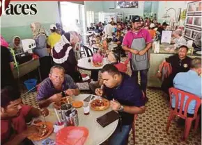  ?? PIX BY ABDULLAH YUSOF ?? Customers eating Nasi Vanggey served at Yong Suan Coffee Shop in Ipoh.