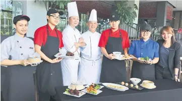  ??  ?? Goh (right), Liaw (third left), Gabriel (fourth left), and other staff show a sampling of ‘Flavours of the Far East’.