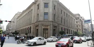  ?? Reuters ?? ↑
The headquarte­rs of Central Bank of Egypt in Cairo.