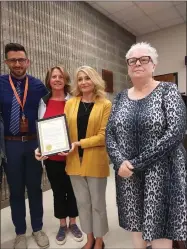  ?? ROGER SEIBERT - MEDIANEWS GROUP ?? North Broad Street Elementary School Prinicpal Eric Coriale, left, and Oneida Mayor Helen Acker joins friends to honor the late Carl Madonna May 17.