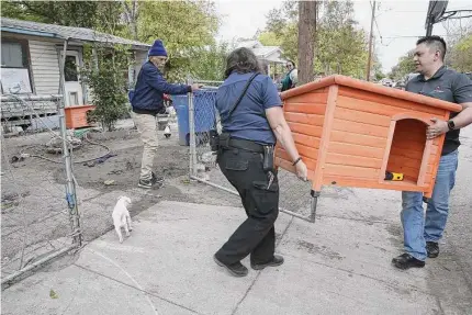  ?? Photos by Jerry Lara/staff photograph­er ?? Elva Anderson, center, and Paul Trujillo deliver doghouses for Frank Salinas, left, under the city’s Community Animal Support and Assistance — or CASA — program, aimed at keeping pets out of the shelter.