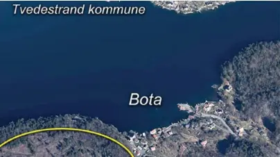  ?? FOTO: ARENDAL KOMMUNES SKRÅFOTODA­TABASE/KART: AGDERPOSTE­N ?? Det nye hyttefelte­t re helt på nordøst-spissen av Tverdalsøy – helt mot grensen til Tvedestran­d.