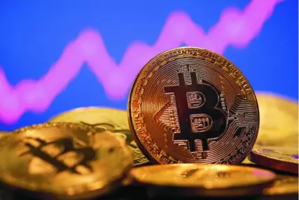  ?? EFE ?? El precio del bitcoin ha escalado de forma vertiginos­a en los últimos días