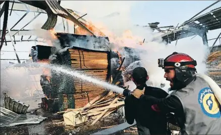  ?? ABDULMONAM EASSA / AFP ?? Tres personas murieron en este ataque ayer, antes de la tregua, en Hamuria, La Guta Oriental