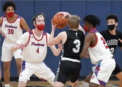  ?? DAVID DALTON — FOR MEDIANEWS GROUP ?? Parkway Christian’s Austin Hosmer (4) and teammates defend against Lutheran Westland during a MIAC Red game Tuesday night.