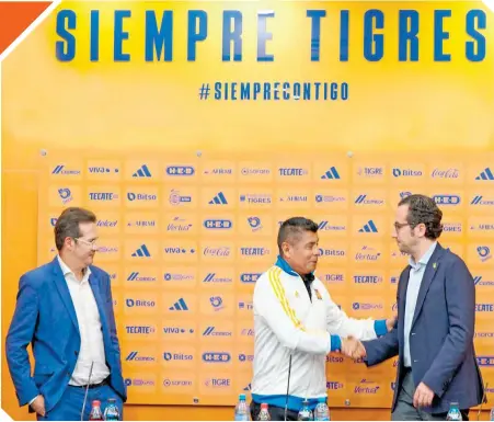  ?? ?? Marco Antonio
Ruiz fue presentado como el sustituto del argentino, al ser gente de casa y conocer a fondo el club.