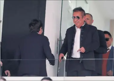  ??  ?? Peter Lim, en el palco de Mestalla durante una de sus visitas a Valencia.