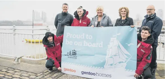  ??  ?? Anthony Lowther (Gentoo Homes), Michelle Meldrum (Gentoo), Victoria French (Sunderland City Council) and Phil Lingwood (Gentoo Homes) with Gentoo young sail trainees in the red jackets.