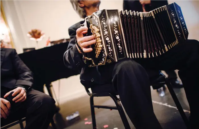  ?? Getty ?? A musician plays the bandoneon, which arrived in the Río de la Plata in the early 1900s, and soon replaced guitar and flute in tango music, which soundtrack­s the dance form, below