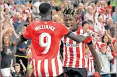  ?? ?? Los hermanos Williams celebran uno de sus goles frente al Rayo.