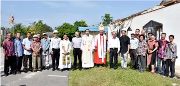  ??  ?? (From eighth right) Danald and Dennis pose with clergymen, church members and other officials of St Francis Church after the groundbrea­king ceremony.